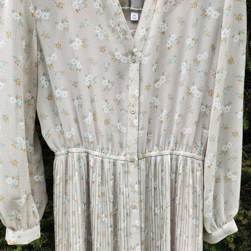 Uniqlo Pleated Chiffon Dress - Picture 12 of 14